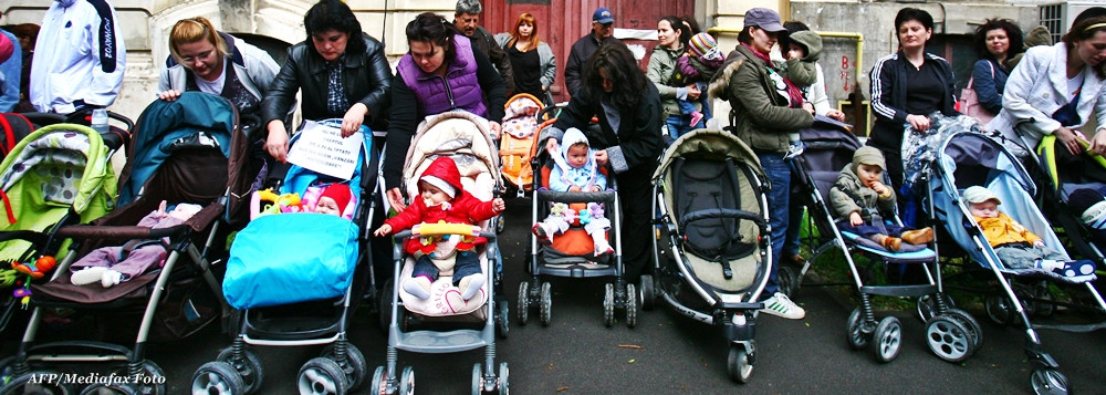 Indemnizatia pentru cresterea copilului pana la 2 ani ar putea reveni la forma initiala