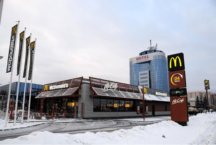 Un McDonald's pe Aleea Lunetistilor sau cum poti comanda un hamburger unde inainte erai executat