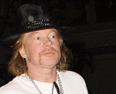 Milioane de fane au suspinat dupa el. Acum, e DE NERECUNOSCUT. Cu ce a socat din nou acest cantaret