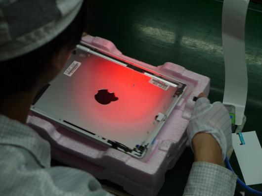 VIDEO. Cum se fabrica noul iPad. Imagini din fabrica Foxconn din China