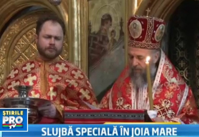 Slujba emotionanta la Galati.Ritualul spalarii picioarelor,indeplinit de Inalt Prea Sfintitul Casian