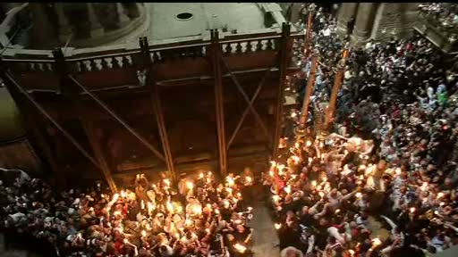 10.000 de credinciosi au mers la Ierusalim ca sa vada miracolul din biserica Sfantului Mormant