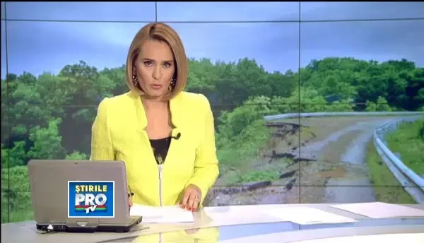 4.000 de oameni, izolati de neglijenta autoritatilor. Un drum de 1 milion de EUR/km, distrus de ploi