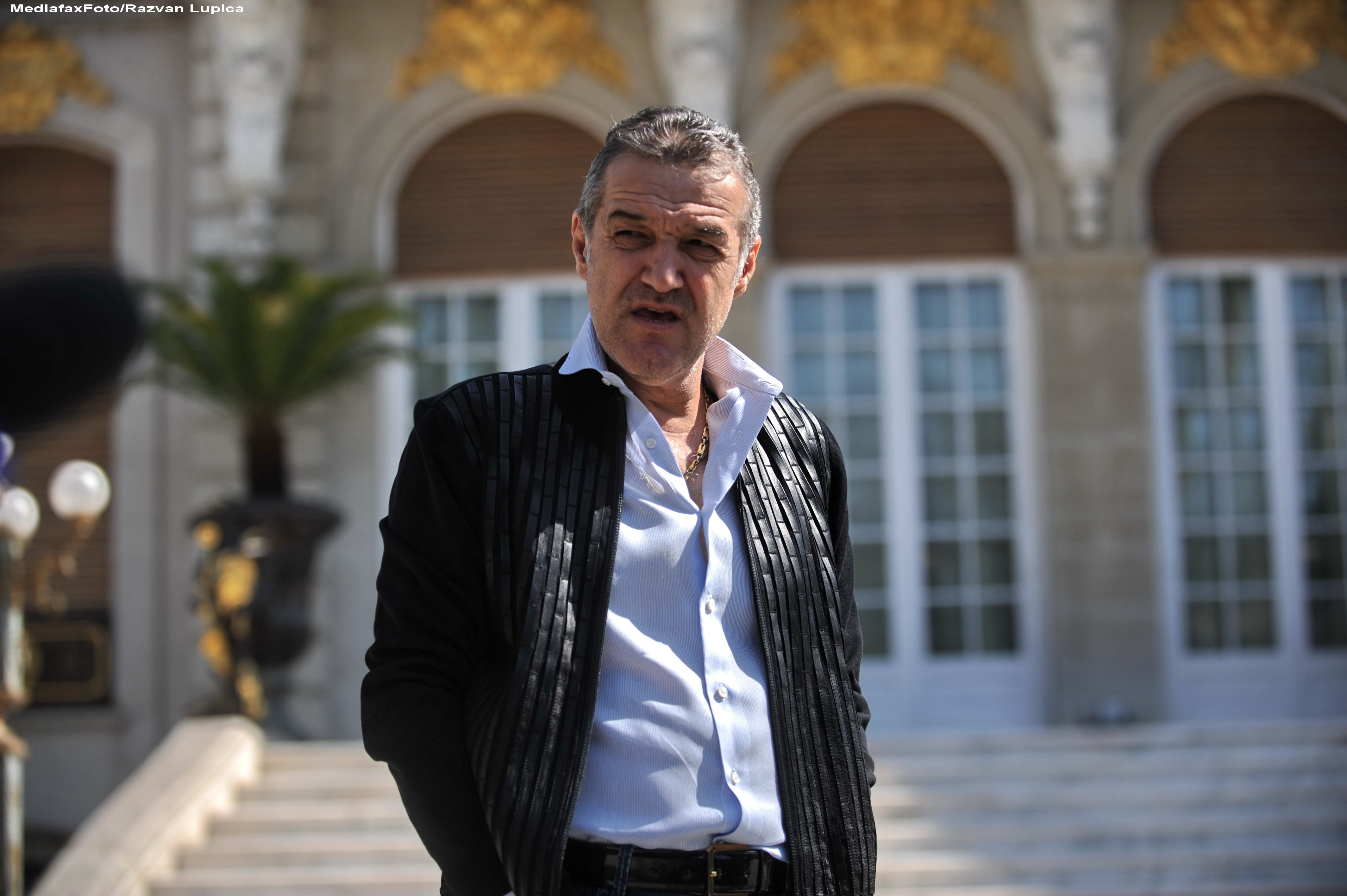 Becali, multumit ca trebuie sa plateasca penalitati de 300.000 de euro statului. Vezi de ce