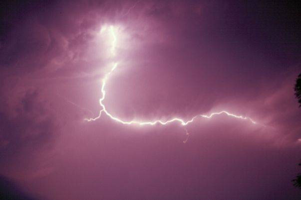 Doi mexicani au murit dupa ce au fost loviti de fulger la un meci de fotbal