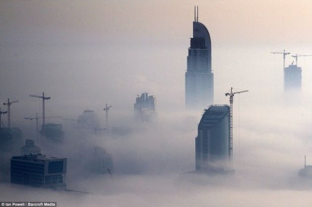 Oamenii care traiesc deasupra norilor. Imagini fascinante din orasul bogatiei GALERIE FOTO