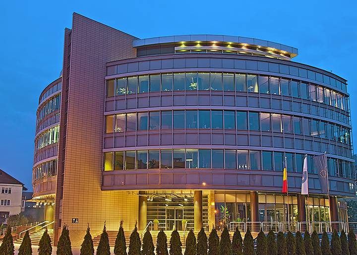 Birourile a cinci mari companii de stat sunt GOALE azi, desi nu e sarbatoare legala."Reveniti maine"