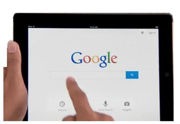 Pericolul vine de la "Dr. Google". Una din patru femei se autodiagnosticheaza gresit pe internet