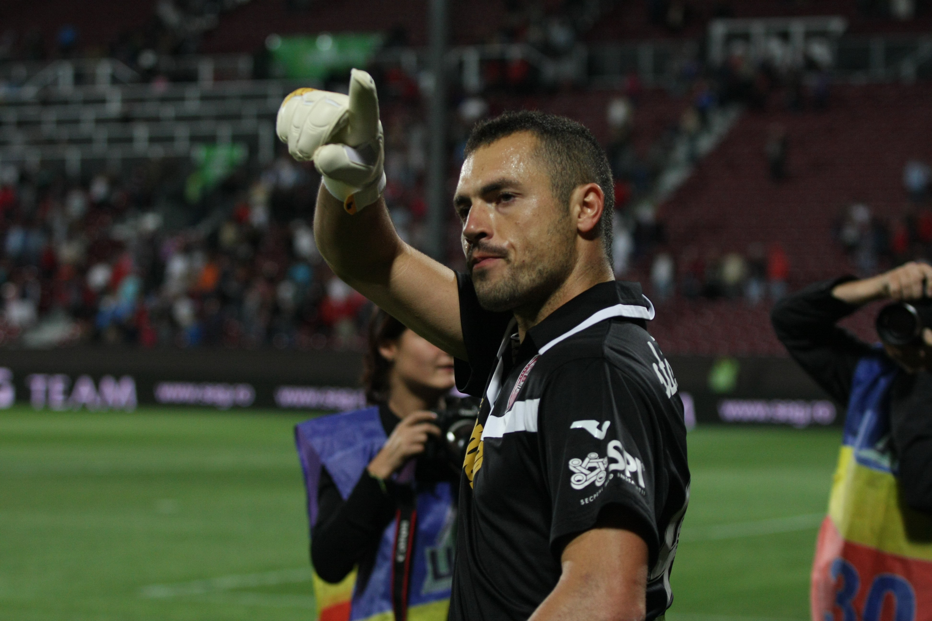 Portarul CFR-ului, cercetat pentru uz de arma letala fara drept