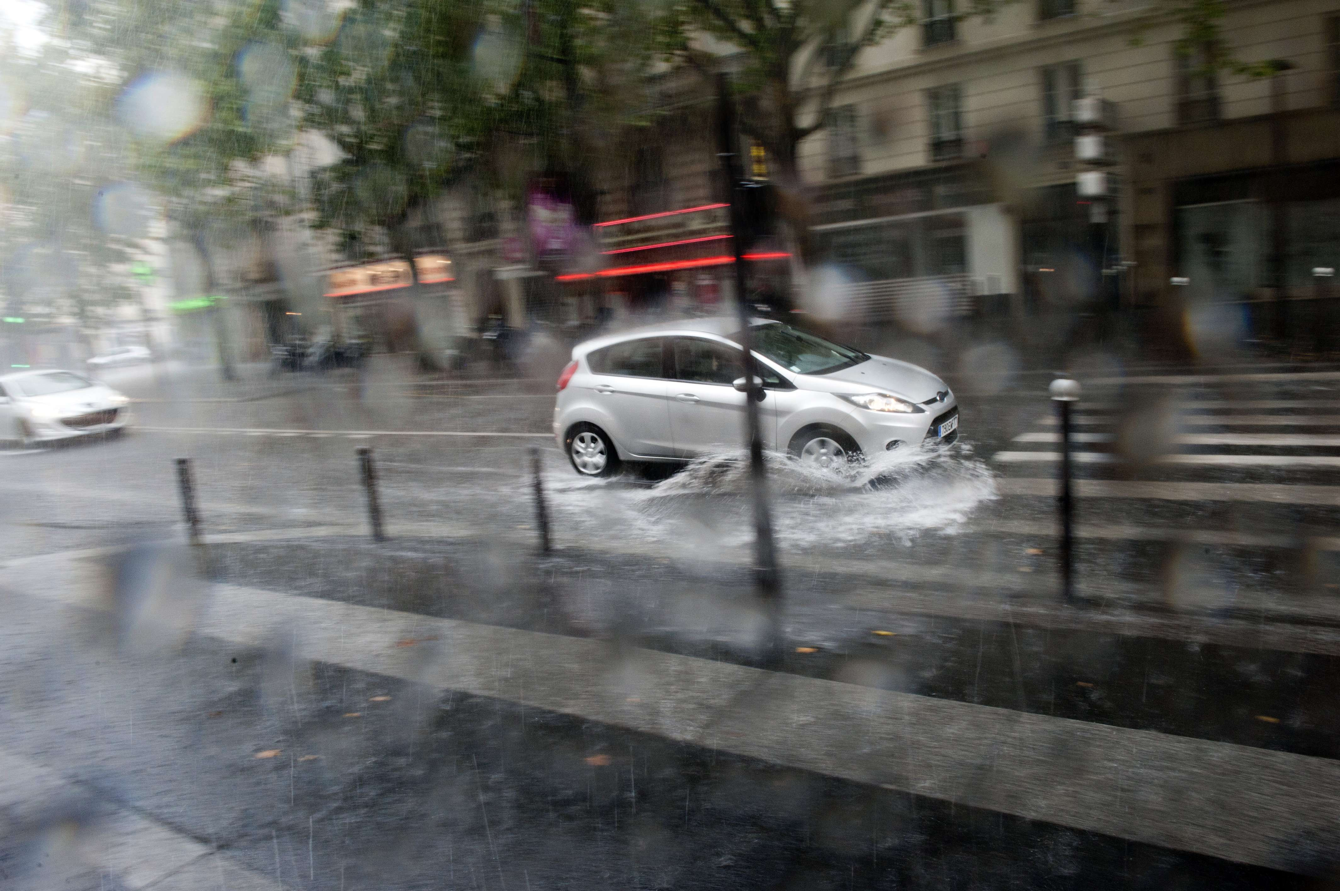 Vestul tarii ramane sub cod galben si portocaliu de inundatii. Dunarea, tot mai primejdioasa