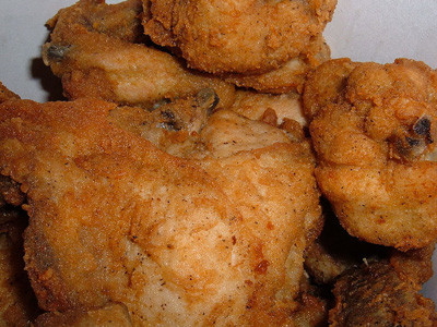 Un gigant fast food ar fi folosit la prepararea produselor pui bolnavi sau injectati cu antibiotice