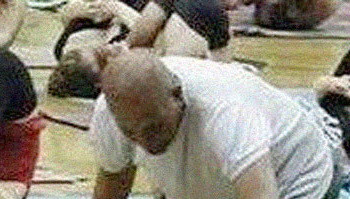 Unde sunt mainile acestui barbat? Imaginea care a indignat milioane de oameni. FOTO