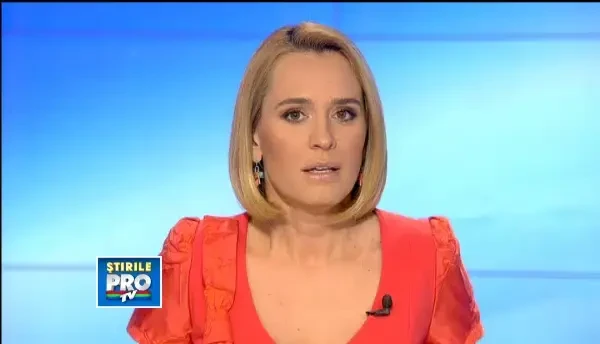 Imagini revoltatoare la Craiova. O femeie lovita de masina este jefuita apoi de martori. VIDEO