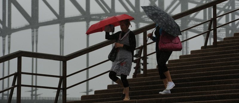 Nu iesiti fara umbrele din casa weekend-ul acesta. Prognoza meteo pentru urmatoarele trei zile