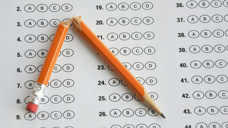 Intrebarea dintr-un examen de clasa a opta la care nimeni nu poate fi sigur ca a raspuns corect