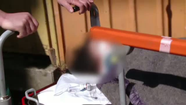 Si-a injunghiat fosta iubita intr-un fast-food din Iasi. "S-a jucat cu viata mea si a copiilor"