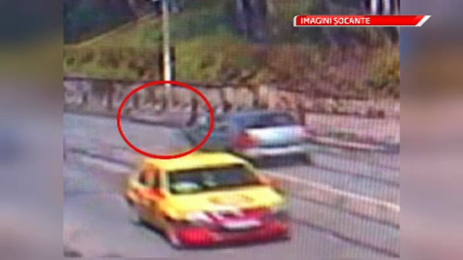 CAMERA DE SUPRAVEGHERE: Un pieton din Iasi alearga pe trecerea de pietoni si este lovit in plin