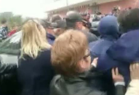 Lupte corp la corp intre jandarmi si muncitori, in portul Constanta