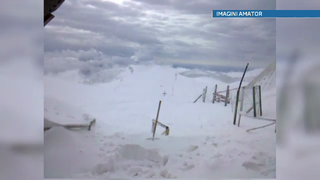 Daca n-ai avea calendar, la Babele ai zice ca-i Craciun. Stratul de zapada depaseste deja 1 metru