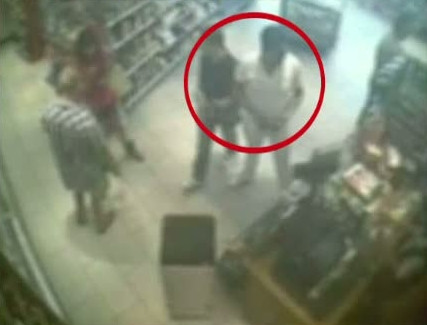 VIDEO. Interlopul Fane Caran, filmat in timp ce loveste cu bestialitate angajatul unei benzinarii