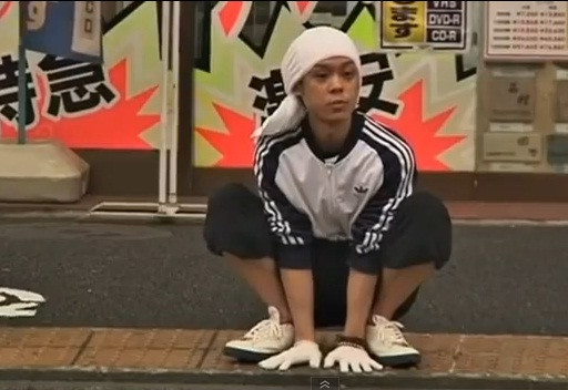 Imaginile zilei. El este omul cu "patru picioare". Uite cate este de rapid!