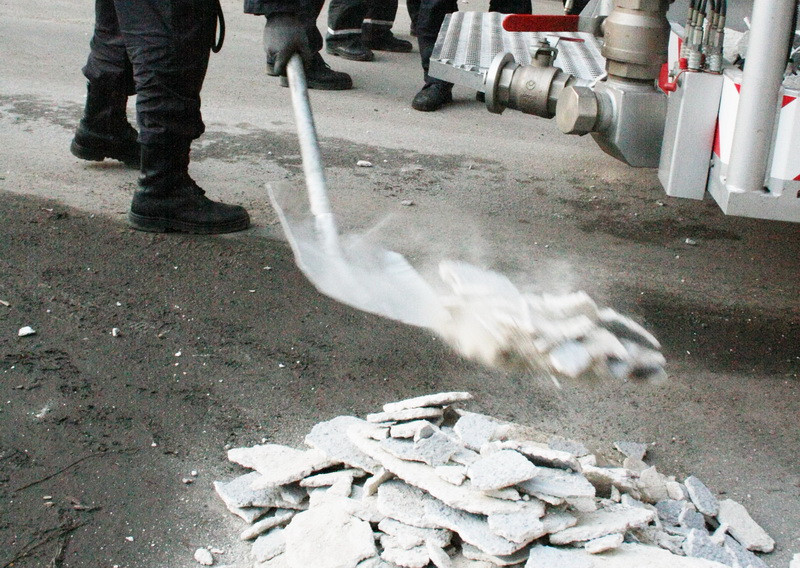 Capitala, in cele mai luxoase zone: fatade vechi si periculoase la tot pasul