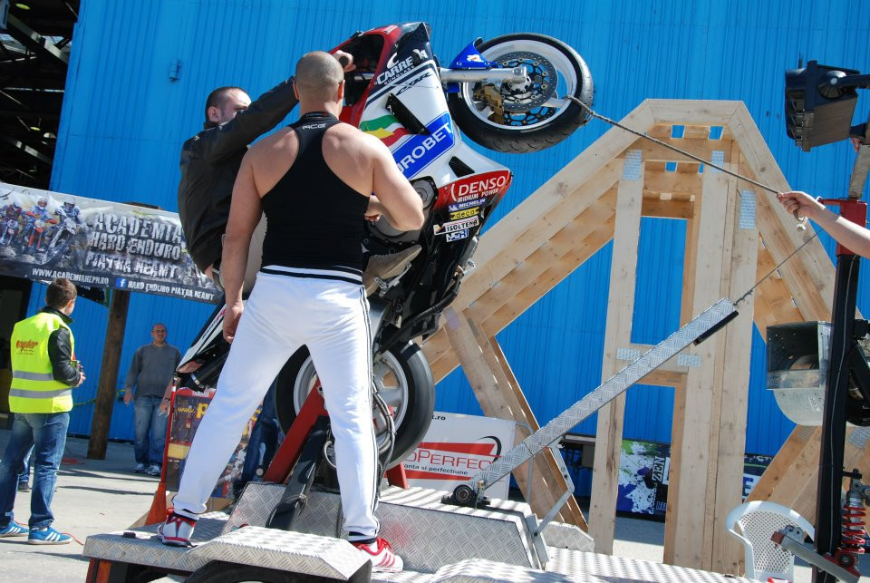 SMAEB 2012. Nebunii pe doua roti, motoare la preturi bune si bijuterii