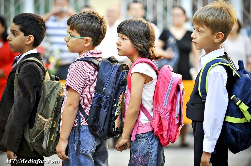 Ce-i asteapta pe elevii romani la scoala, incepand de azi: examene, evaluari si calendarul probelor