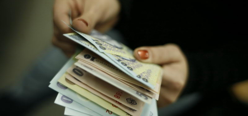 O femeie cu trei copii a ajuns pe drumuri, dupa ce i-a dat casa unui camatar care o ameninta