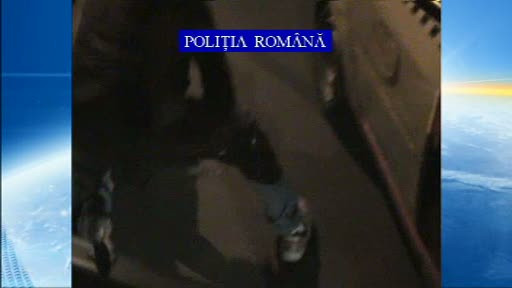 Hoti prinsi cu focuri de arma, dupa ce au dat o spargere chiar sub ochii politistilor