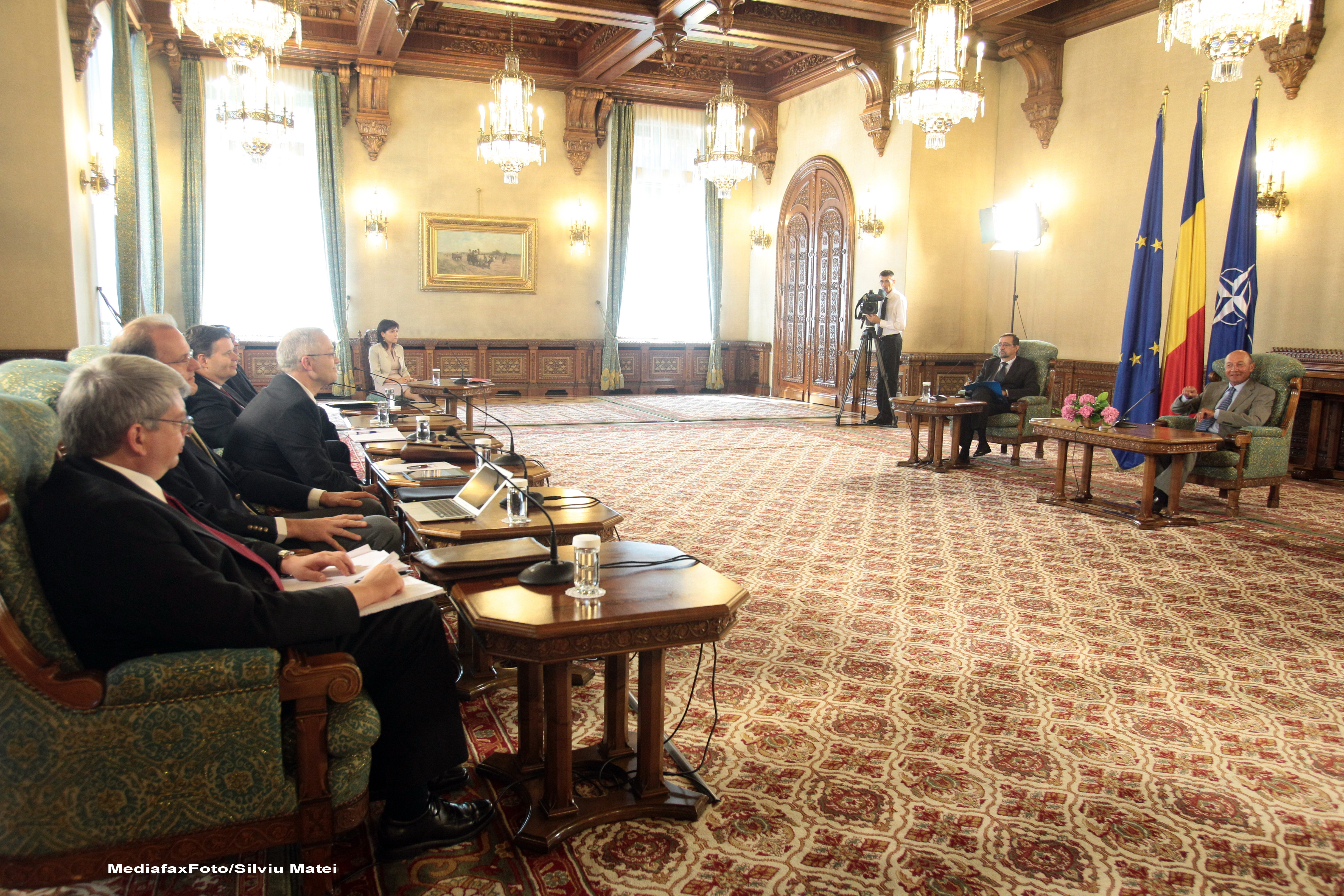 Basescu, delegatiei FMI: E greu sa ramanem pe drumul corect in an electoral, dar suntem hotarati