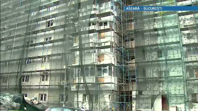 Furtuni violente in aproape toata tara. Barbatul lovit de un panou in Capitala a murit la spital