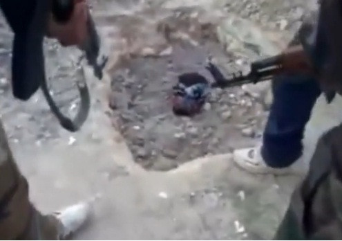 Un barbat isi liciteaza fiul pentru a-l trimite sa fie terorist sinucigas in Siria. VIDEO socant