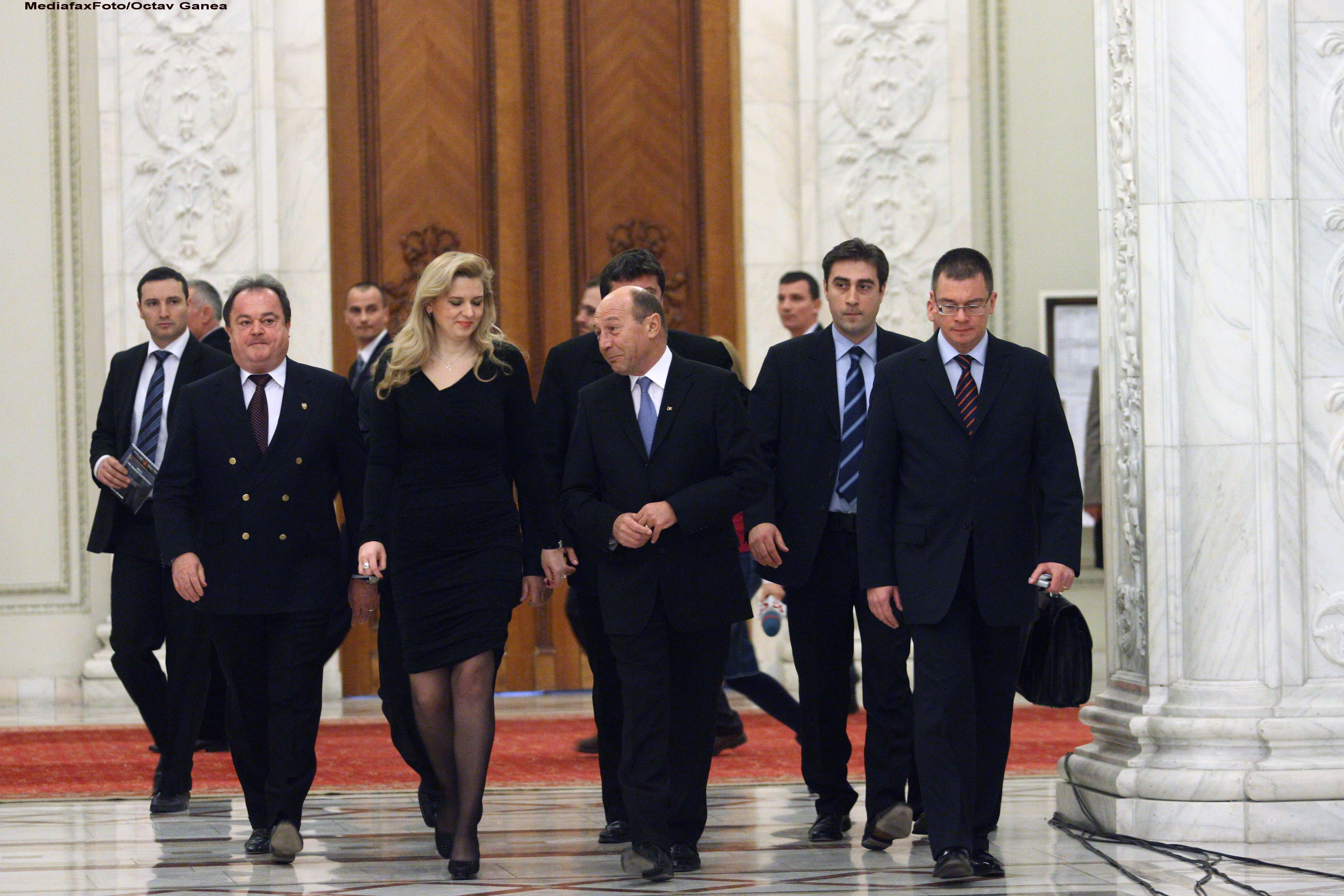 Traian Basescu, Mihai Razvan Ungureanu si membri ai PDL