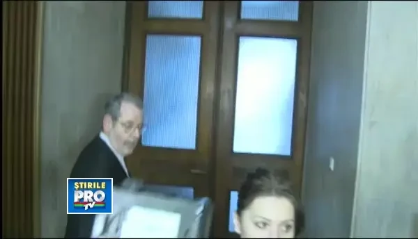 Imaginea zilei: Placinta a plans in fata Elenei Udrea in plen. Victor Ponta: A fost amenintata