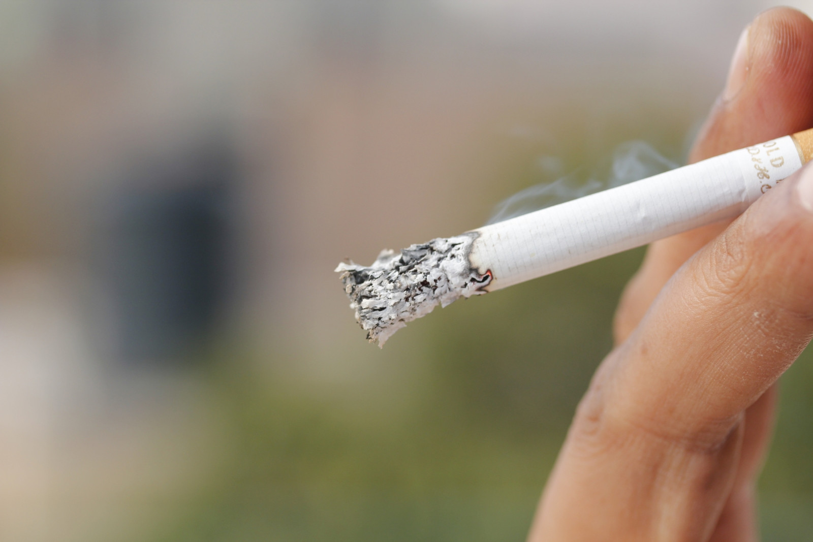 Vrei sa te lasi de fumat? Cum poti renunta la tigari fara sa te ingrasi