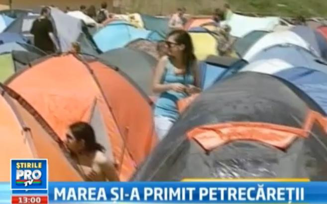 Litoralul e sufletul petrecerii. Vezi cum s-au distrat tinerii pana in zori in Vama Veche si Mamaia