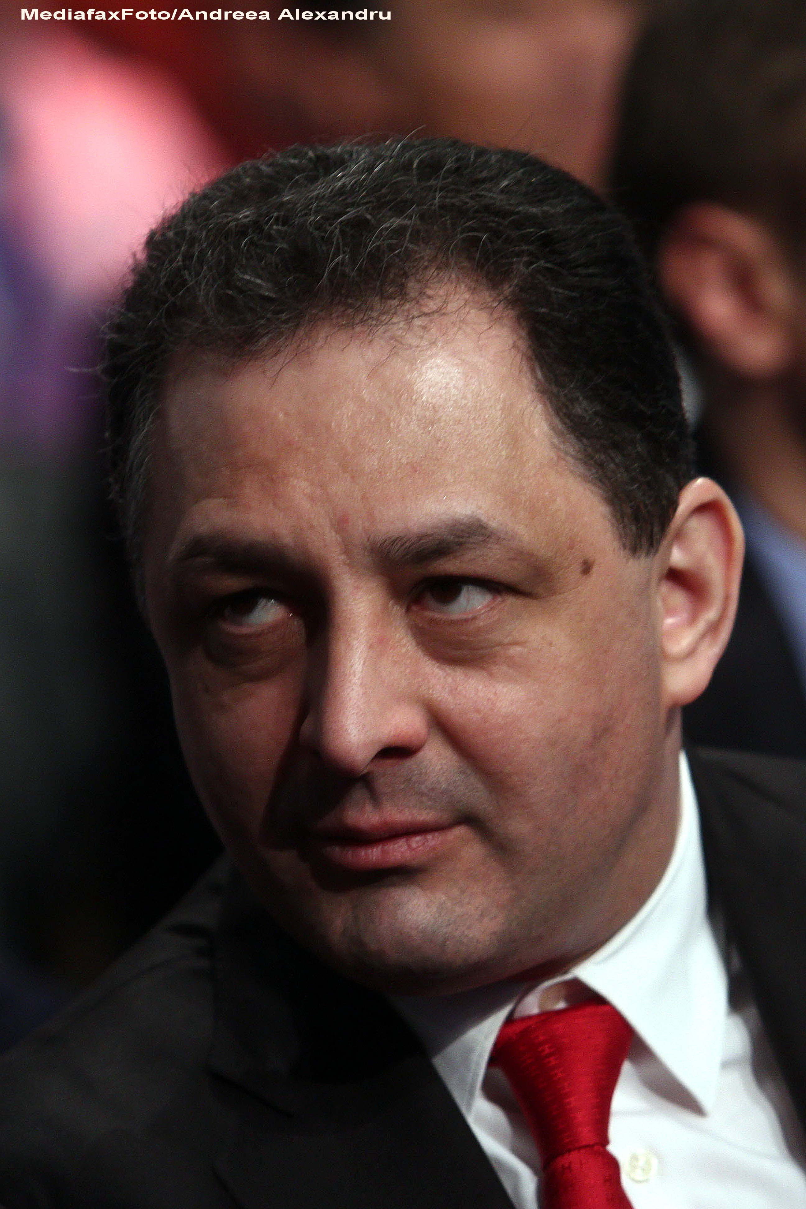 Partidul Social Dezbinat. Ponta: "Am pus mandatul la dispozitia colegilor". Iliescu, pe LISTA NEAGRA a lui Ghita