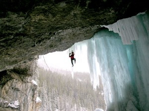 Incident tragic in Hunedoara. Un alpinist a murit, dupa ce a cazut in gol 250 de metri