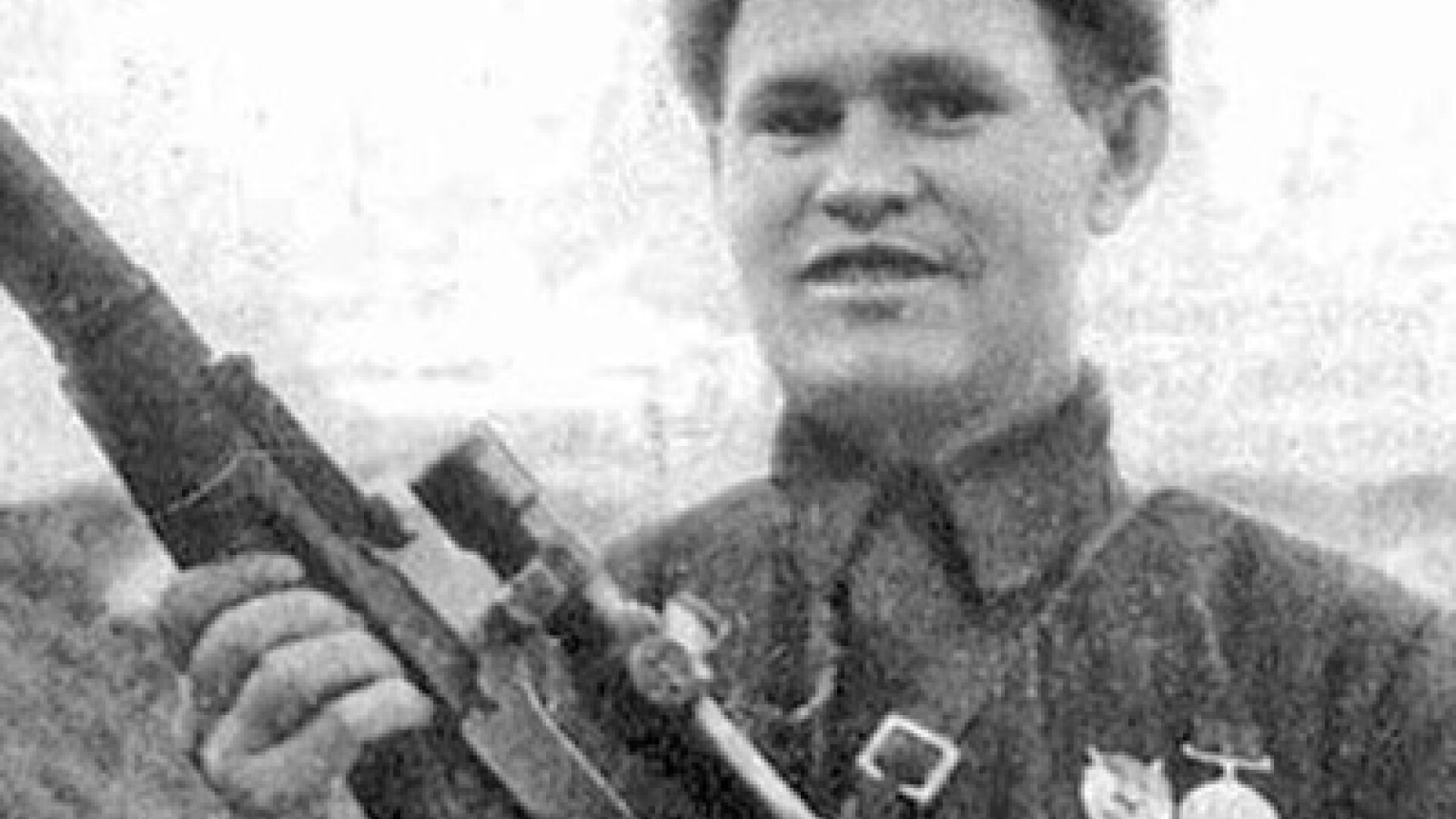 A omorat 705 oameni, a fost impuscat in cap, dar a trait 97 de ani: TOP 10 lunetisti din istorie