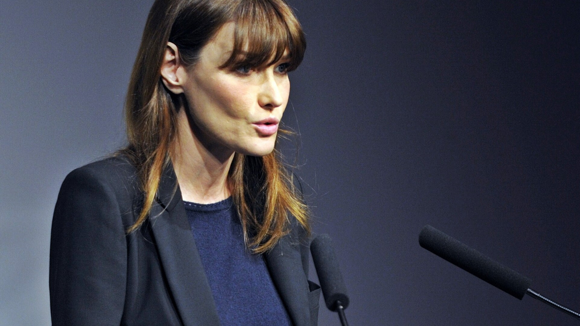 Carla Bruni Sarkozy a incetat sa isi mai alapteze fiica, din cauza stresului alegerilor