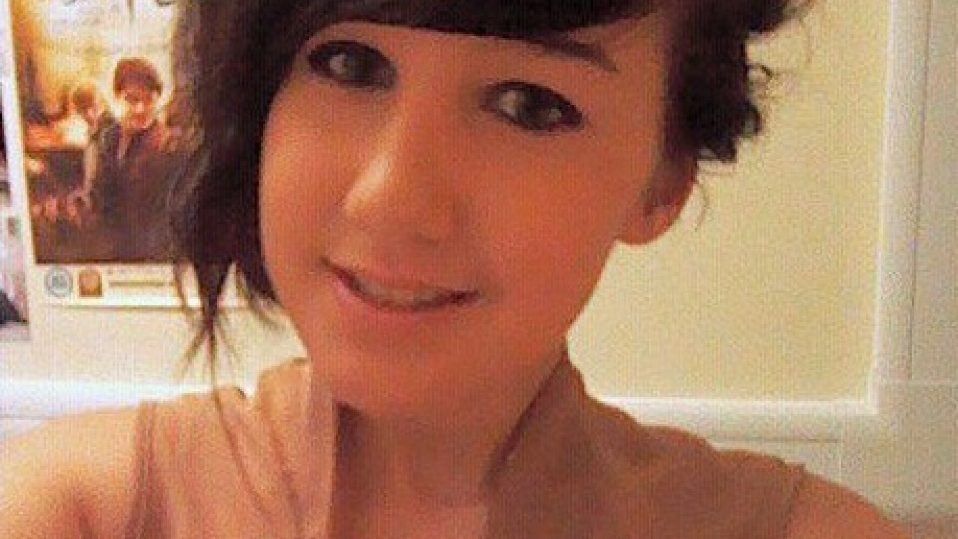 "Ma hranesc prin inima". Boala bizara care o face sa infrunte moartea in fiecare zi