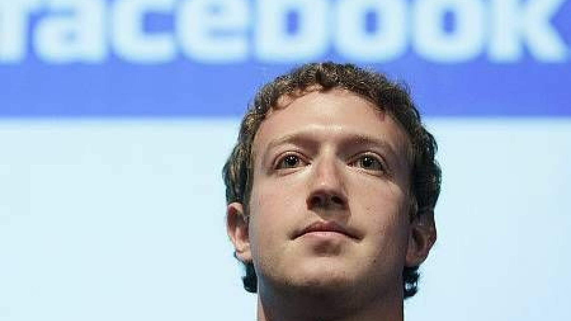 Mark Zuckerberg promite ca nu va vinde actiuni Facebook timp ce cel putin un an