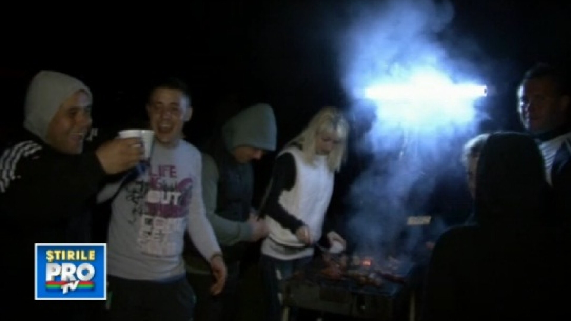 18.000 de romani au petrecut vacanta de 1 Mai in munti, cu lautari in difuzoare si chitara sub brat