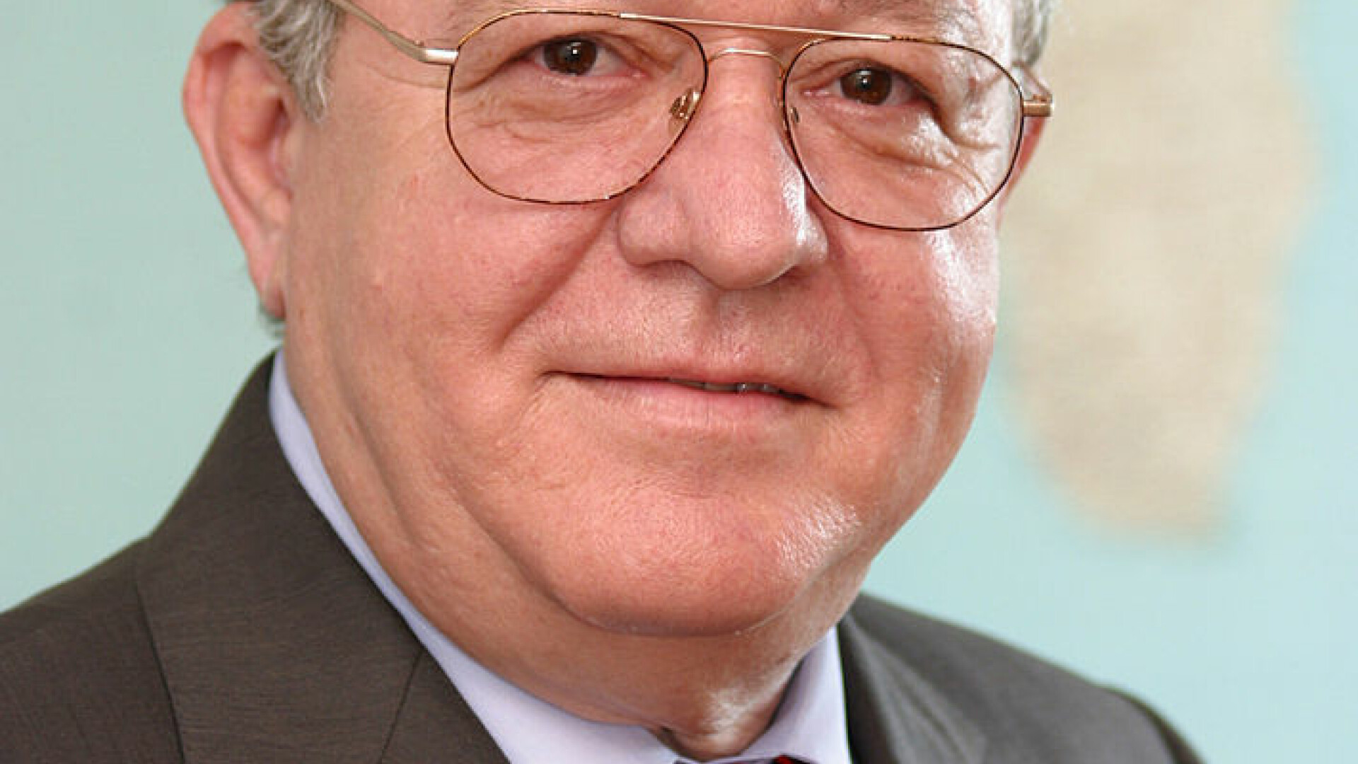 Cine este Corneliu Dobritoiu, ministrul Apararii in Guvernul Ponta