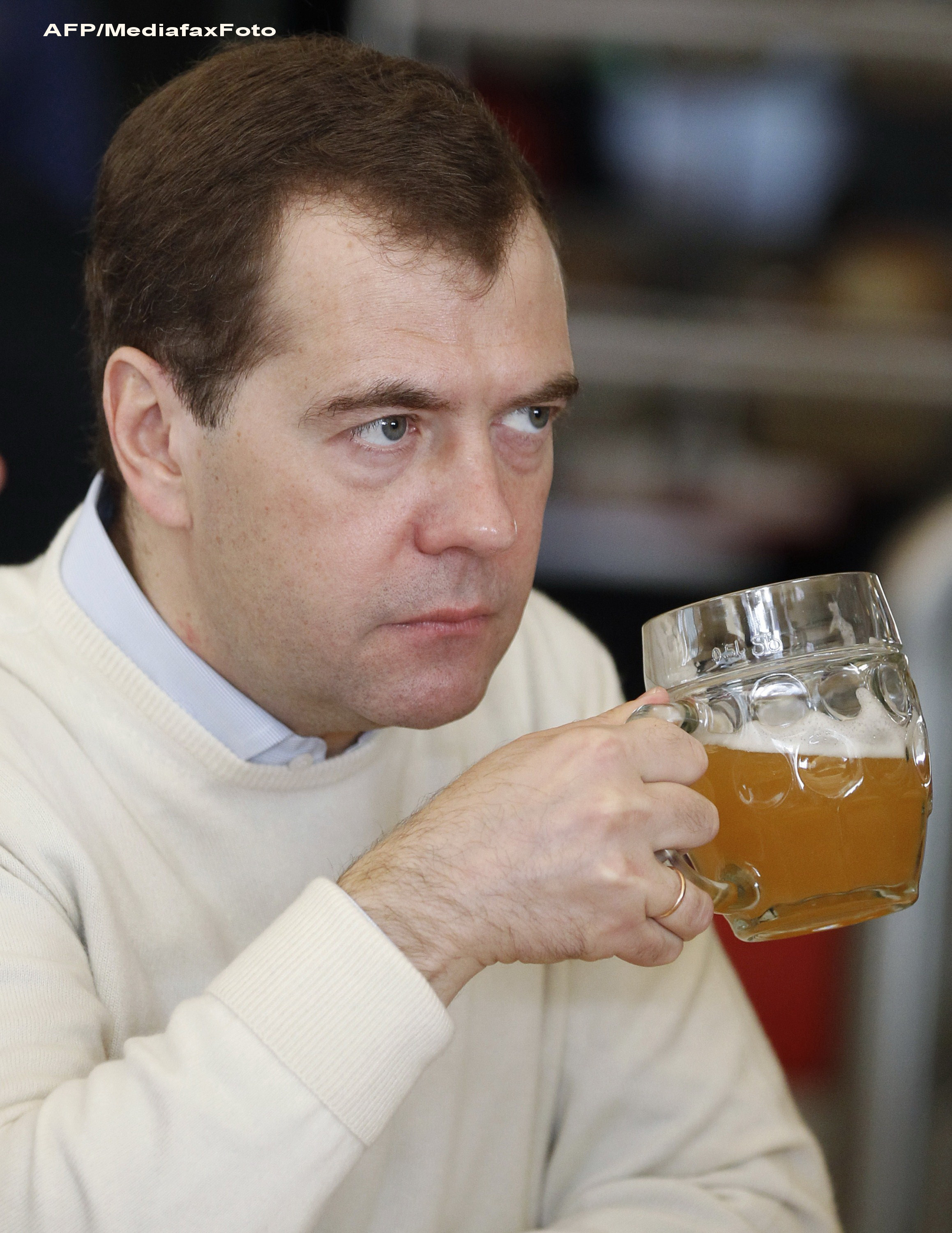 Dmitri Medvedev: Cred in Mos Craciun, dar sunt sceptic in privinta extraterestrilor si Apocalipsei