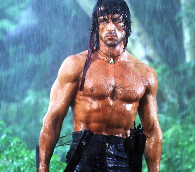 Sylvester Stallone se foloseste de personajul Rambo pentru a-i speria pe iubitii fiicelor sale