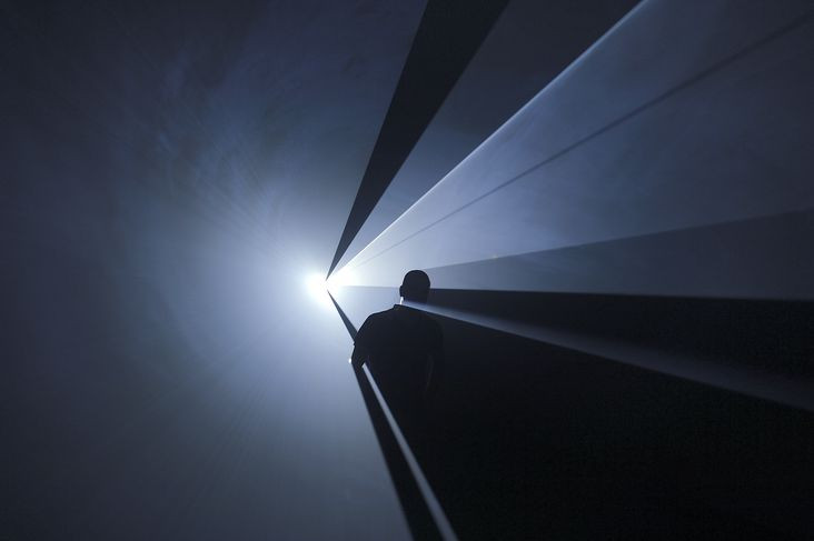Cinci minute de sculptura pura cu Anthony McCall