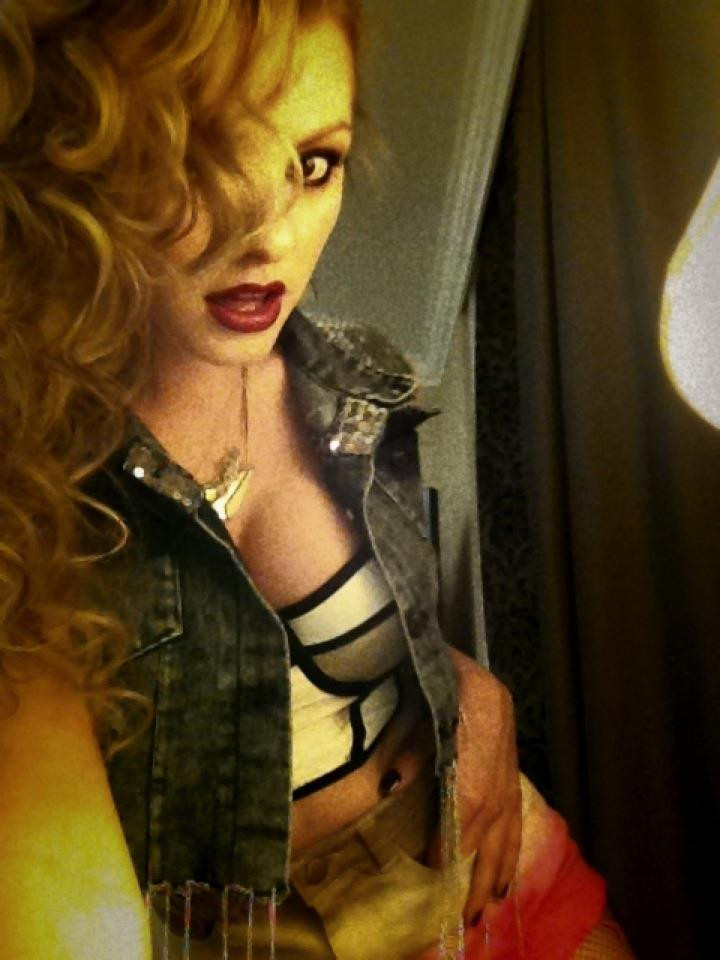 Alexandra Stan,alaturi de Angelina Jolie sau Jennifer Lopez. E in topul FHM al celor mai sexy femei