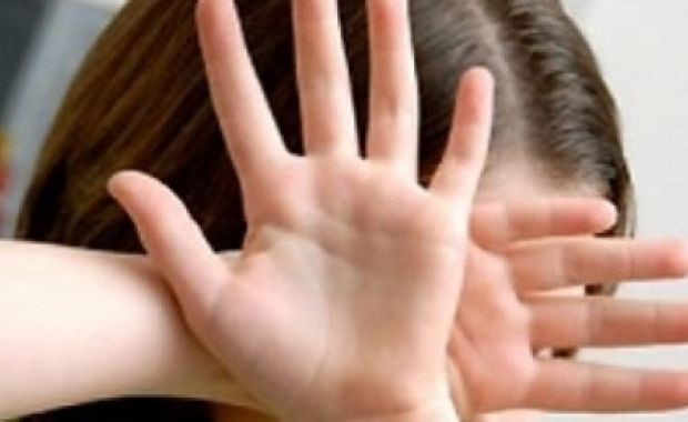 Motivul absurd din cauza caruia o femeie din Argentina a fost batuta crunt, in fata fiicei sale